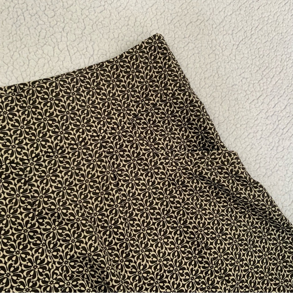 Ann Taylor Loft Size 6 Shorts Black Tan Floral Print Mid Rise Side Zip Pockets - Picture 3 of 15